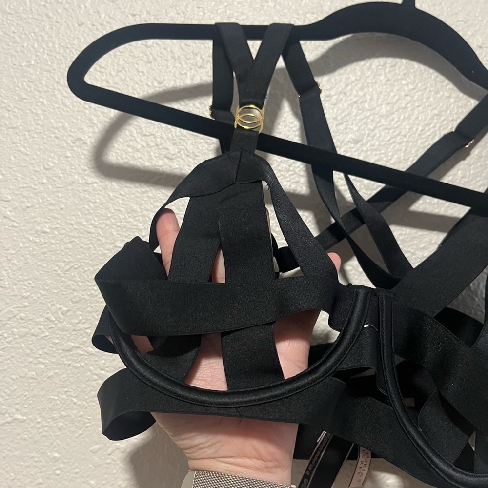 NWT Victorias Secret Strappy Balconette Bra - Picture 4 of 7